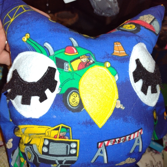 Construction vehicles stuffed owl - Picture 1 of 1